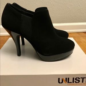 Women’s BLACK booties